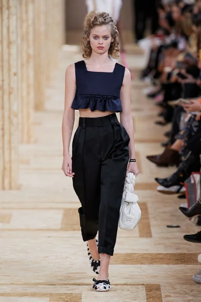Look 5